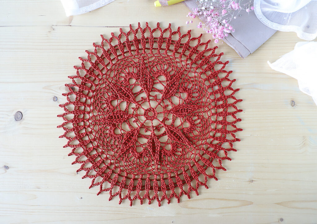 Vintage red crochet doily Eglantine, 26 cm