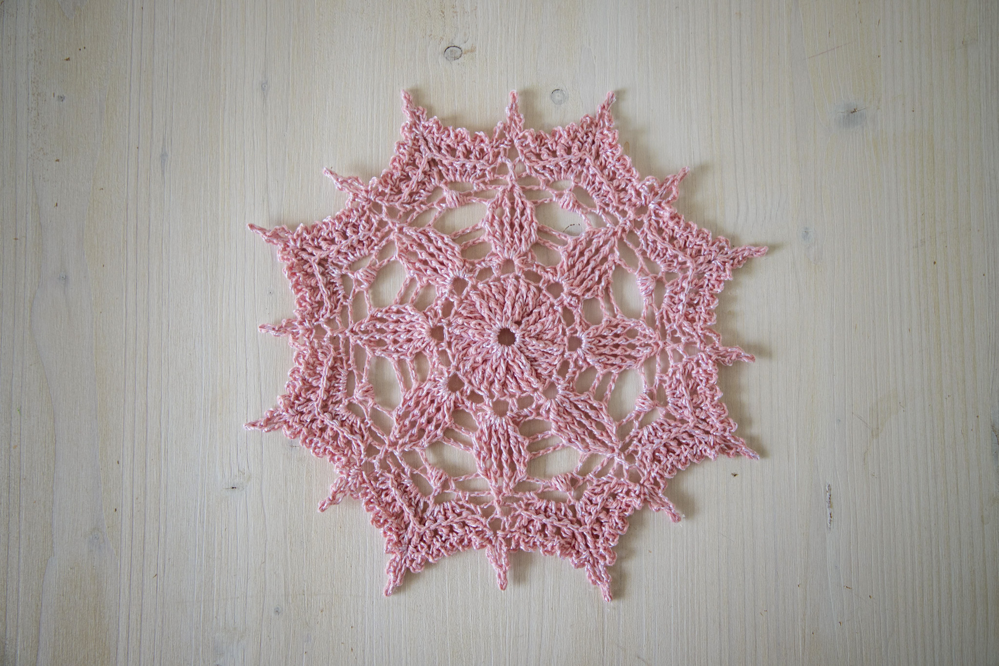 Pink Lea doily, 24 cm
