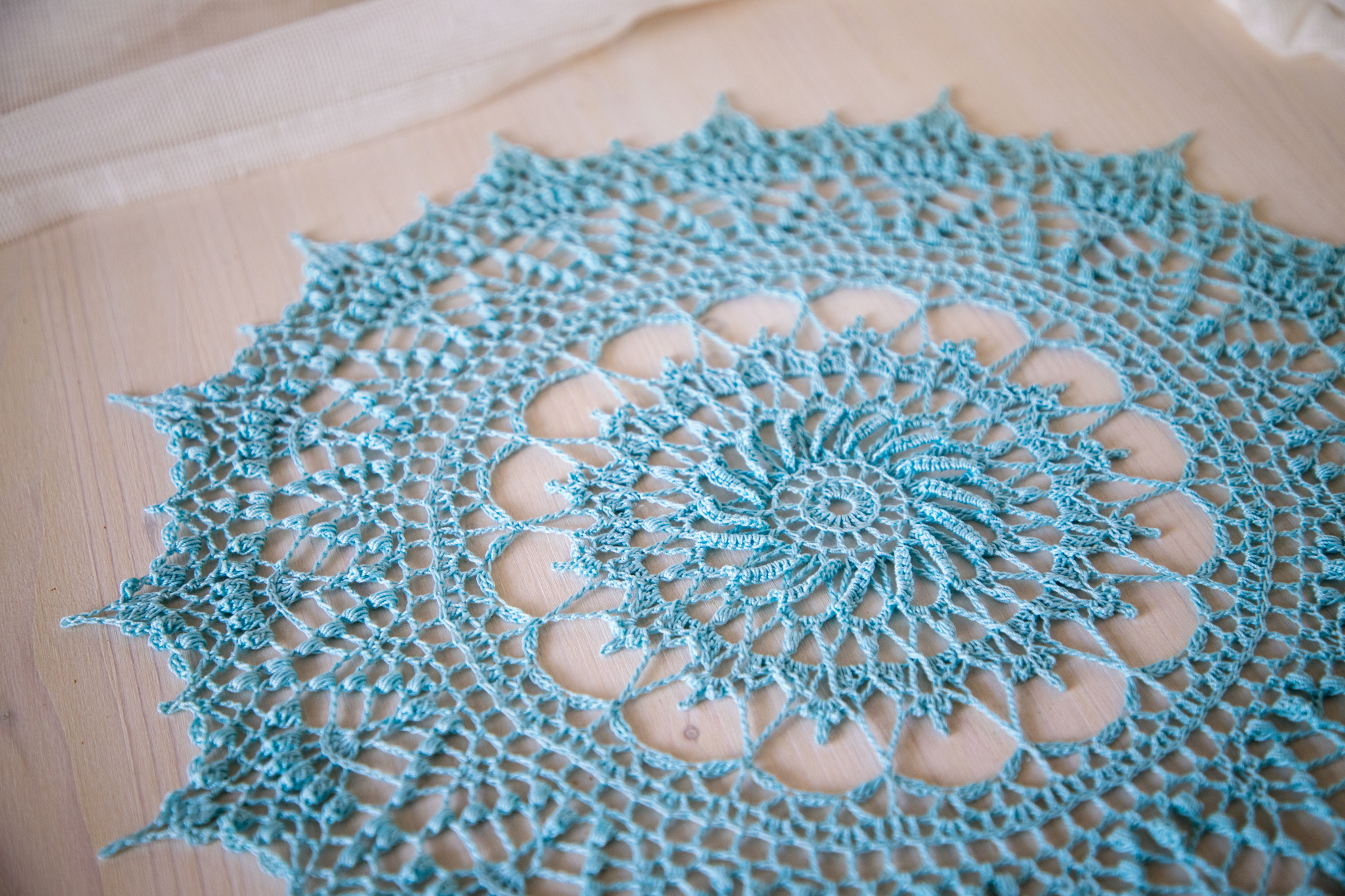 Blue crochet doily, Dagmar - Image 4