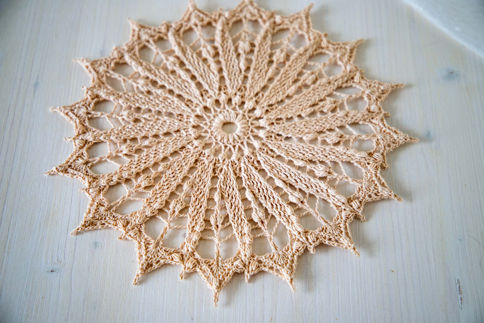Beige crochet doily Dominika - Image 2