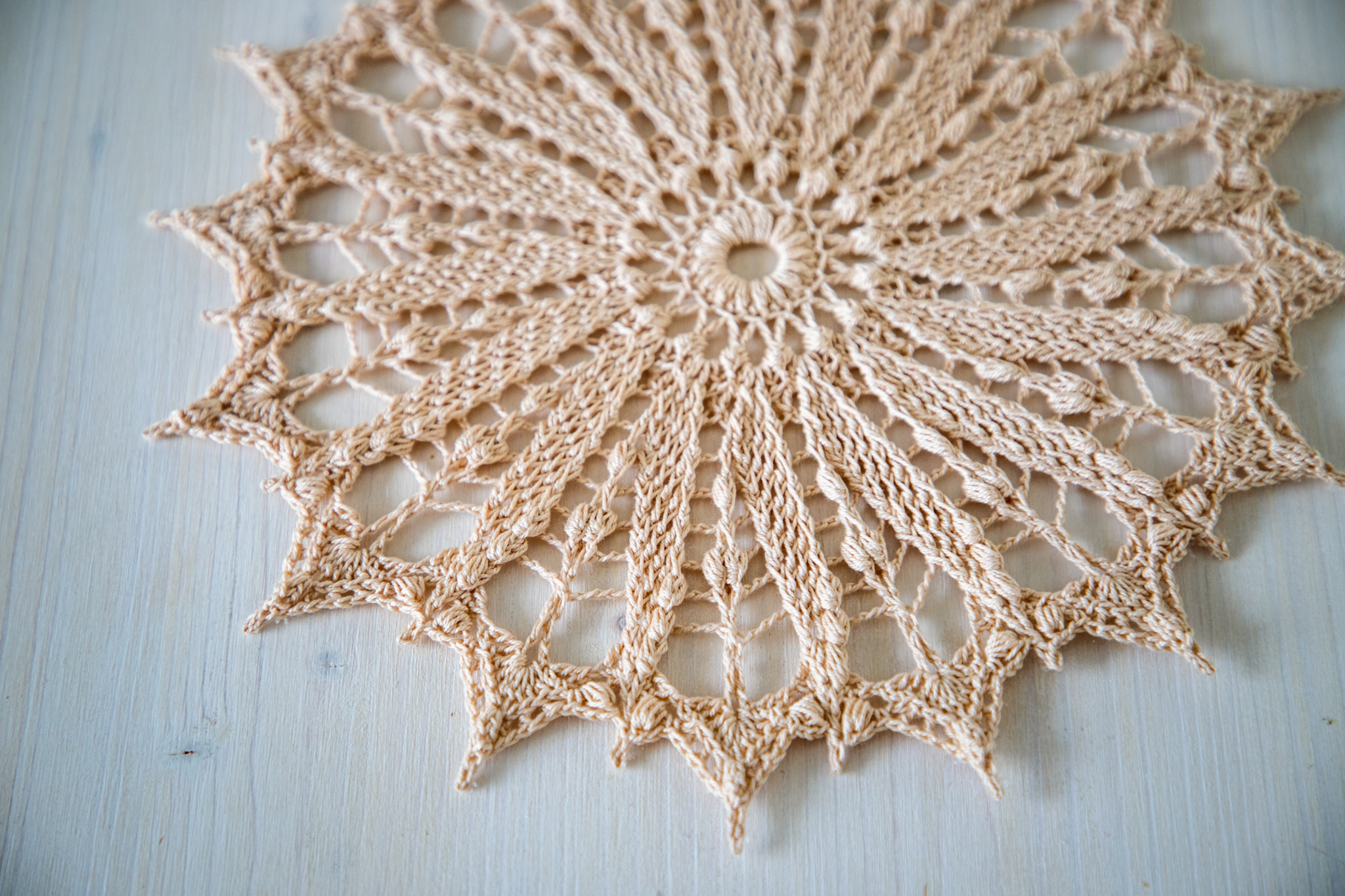 Beige crochet doily Dominika - Image 3