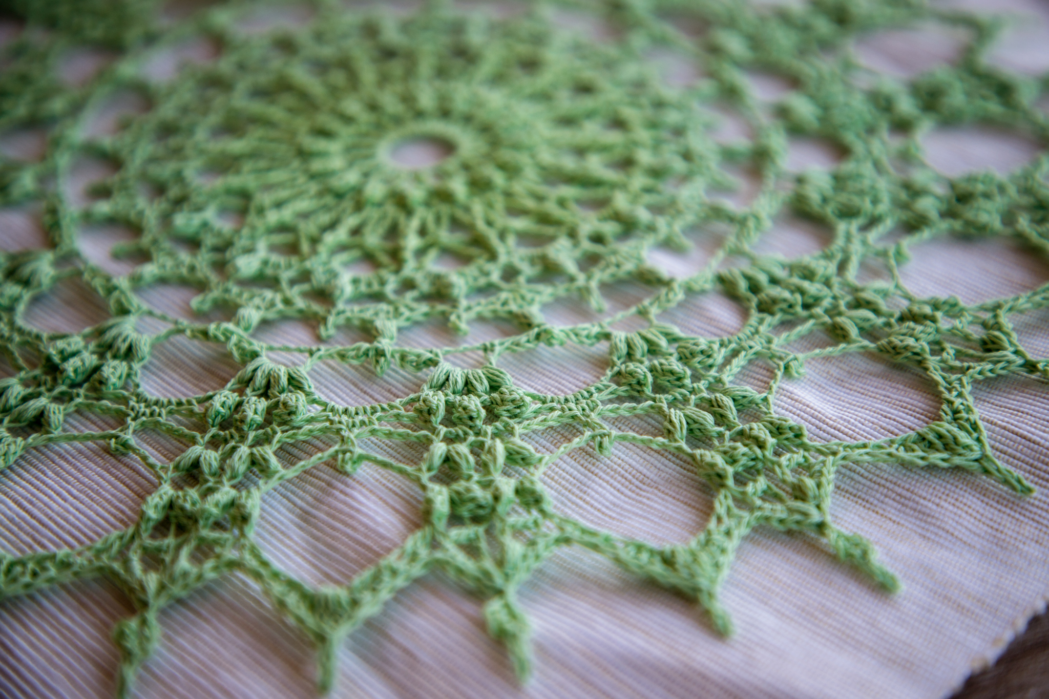 Green crochet doily Iveta - Image 4