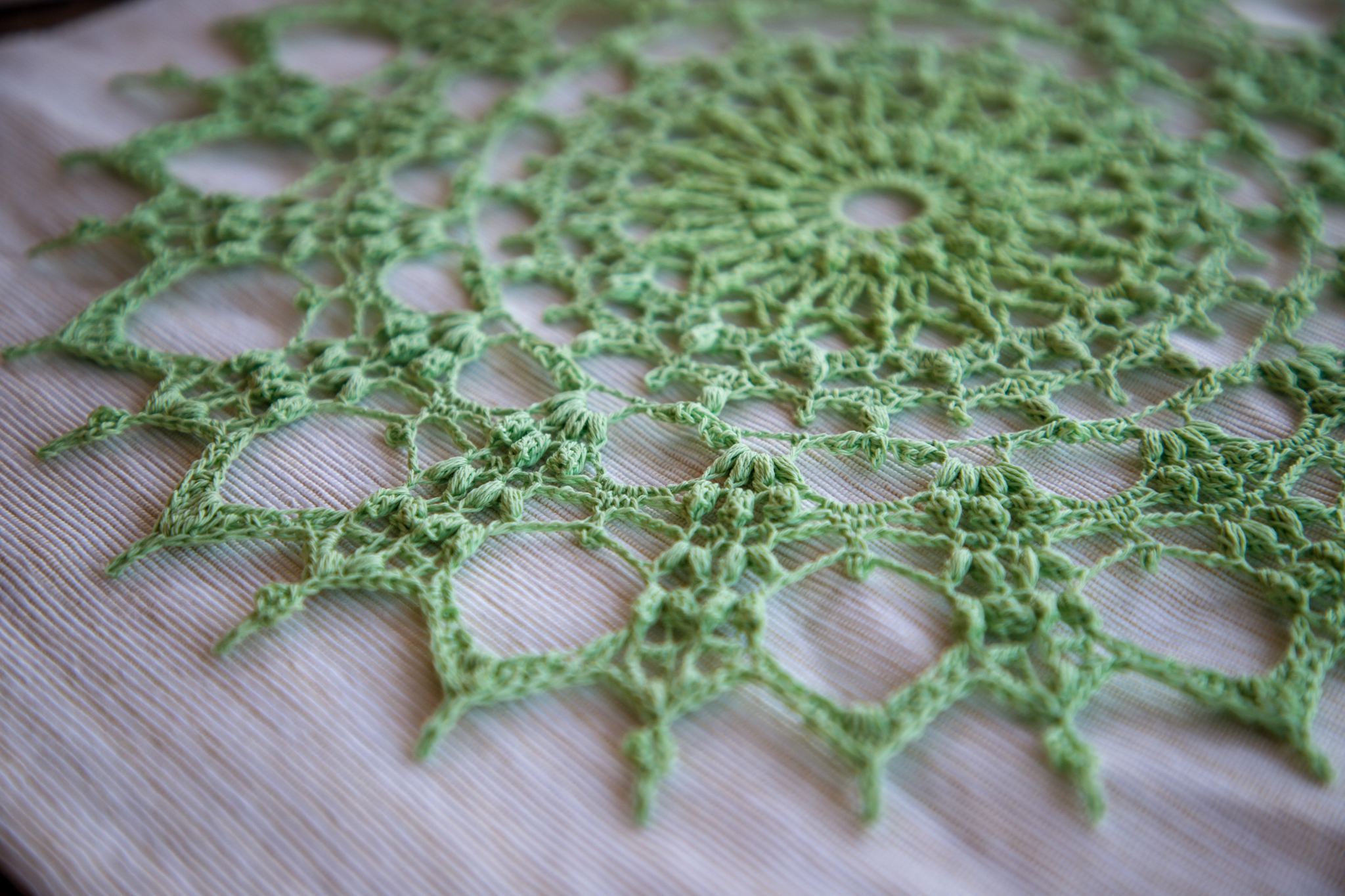 Green crochet doily Iveta - Image 5
