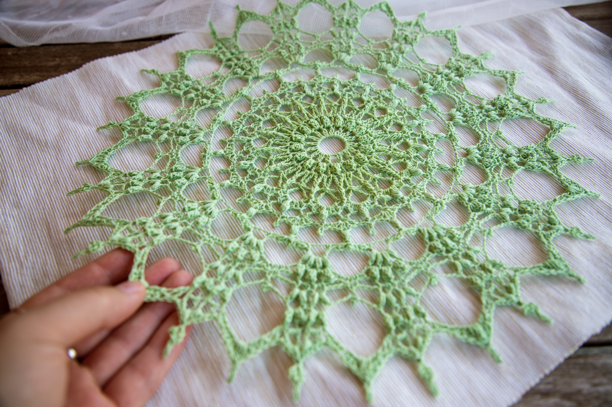 Green crochet doily Iveta - Image 6