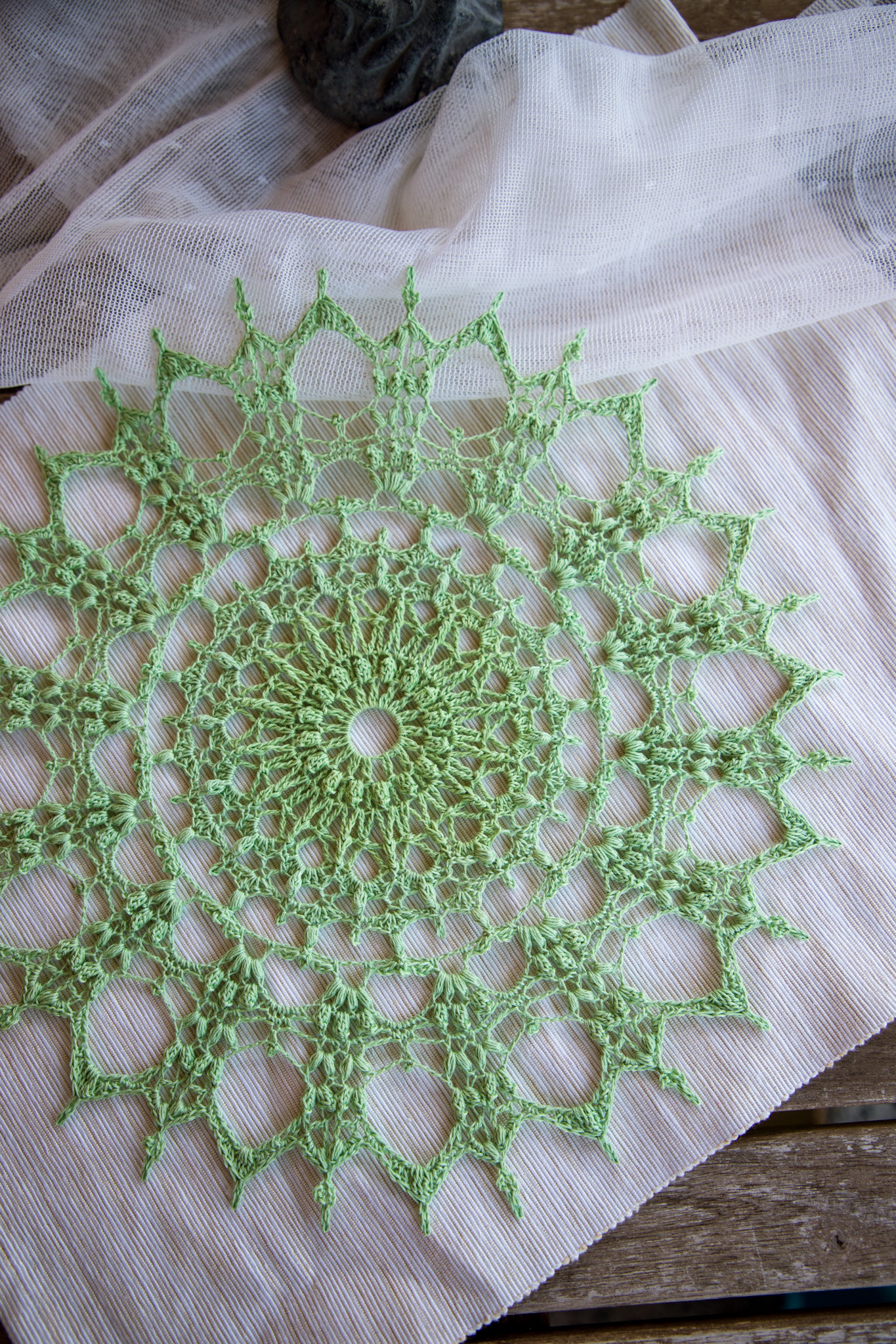 Green crochet doily Iveta - Image 7
