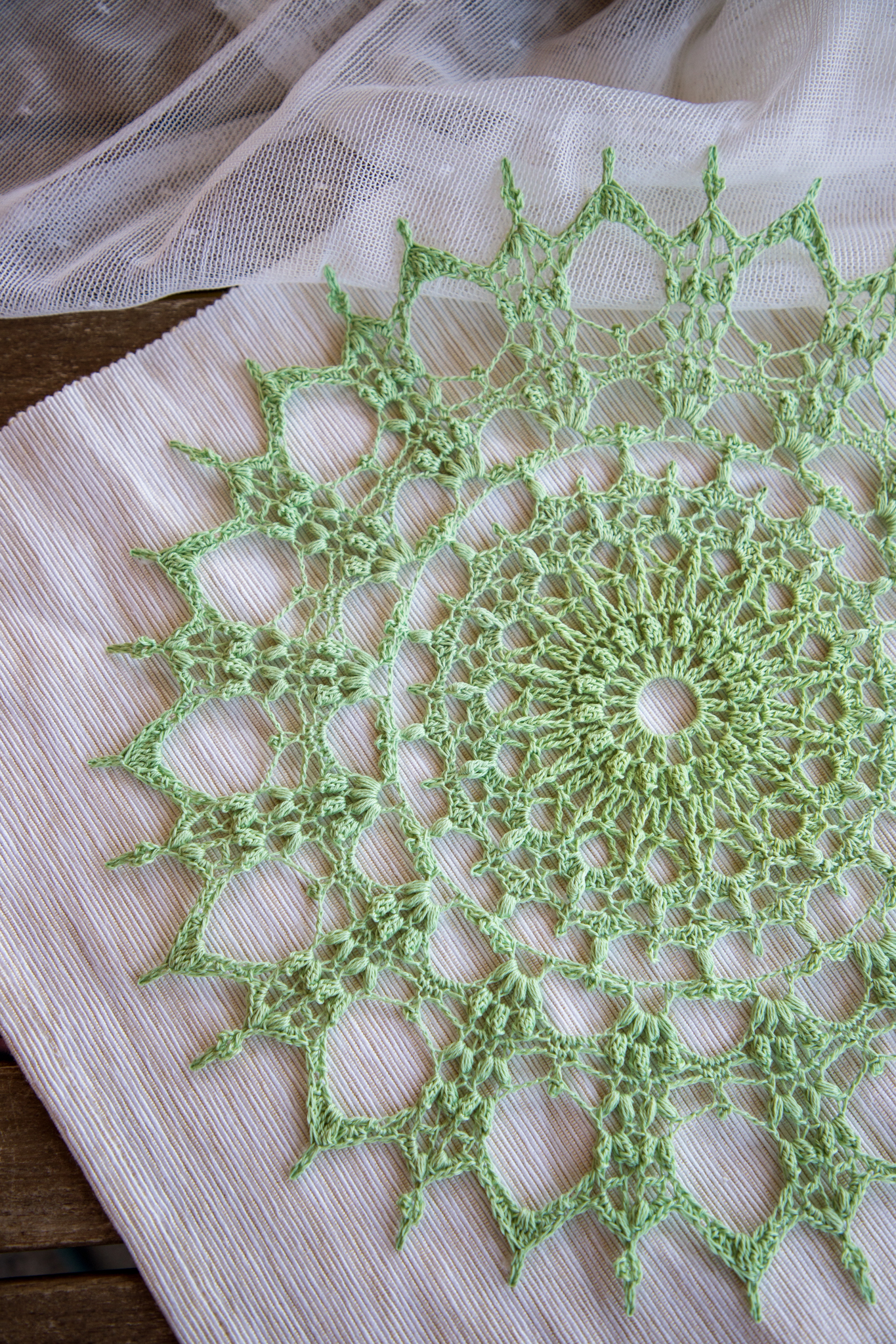 Green crochet doily Iveta - Image 8