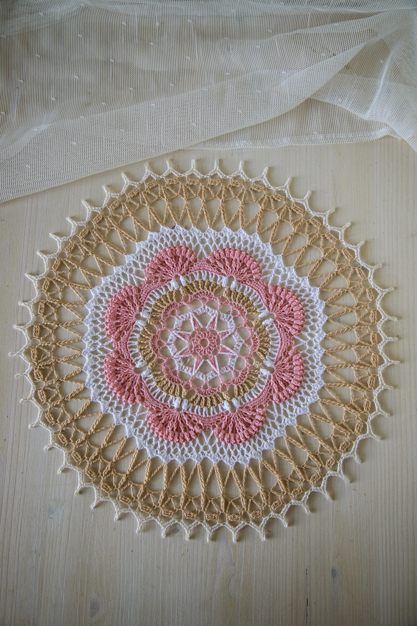Crochet doily Sona, 35 cm