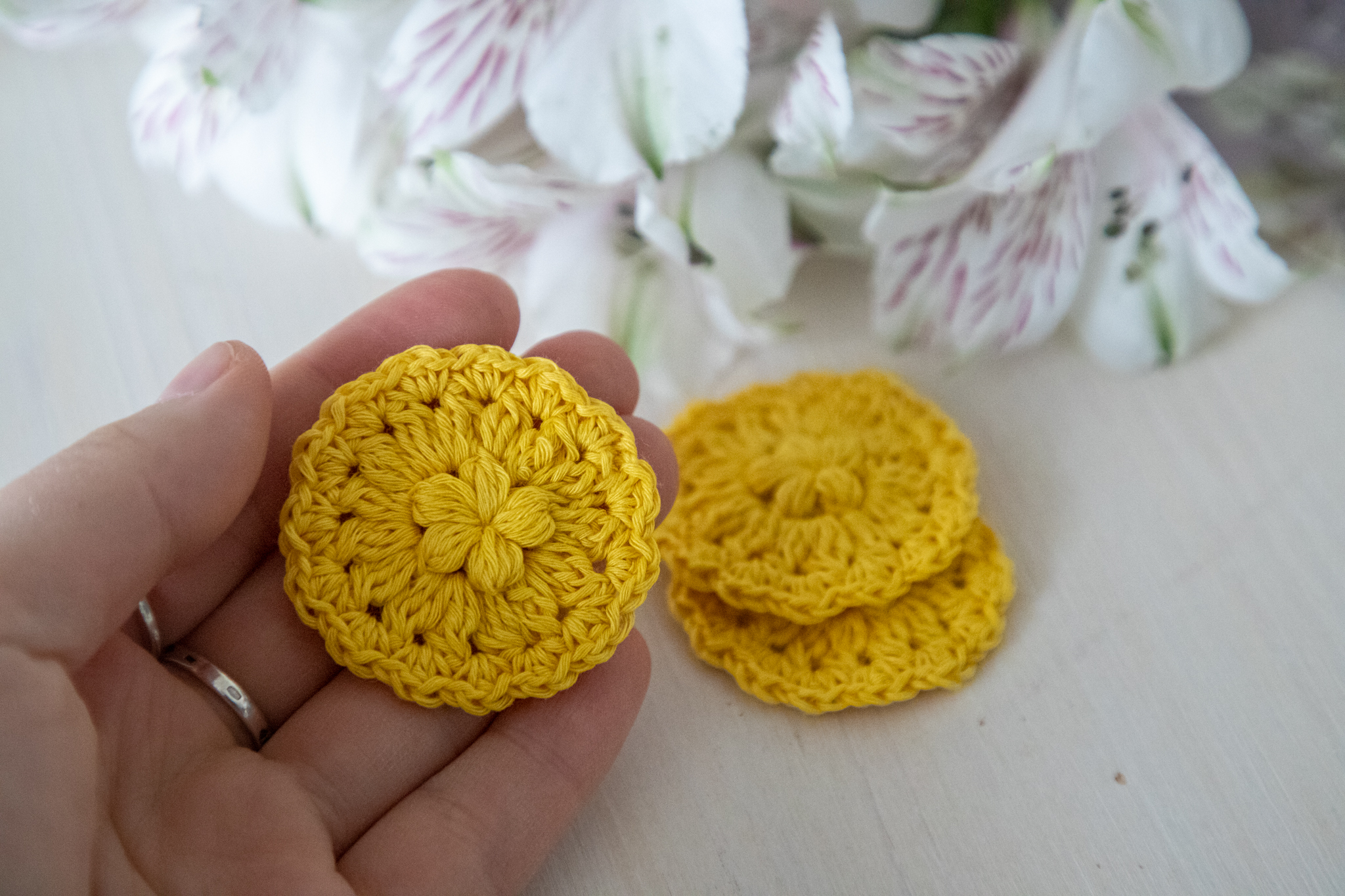 Dreamcatcher crochet face scrubby, 1.75 in - Image 3