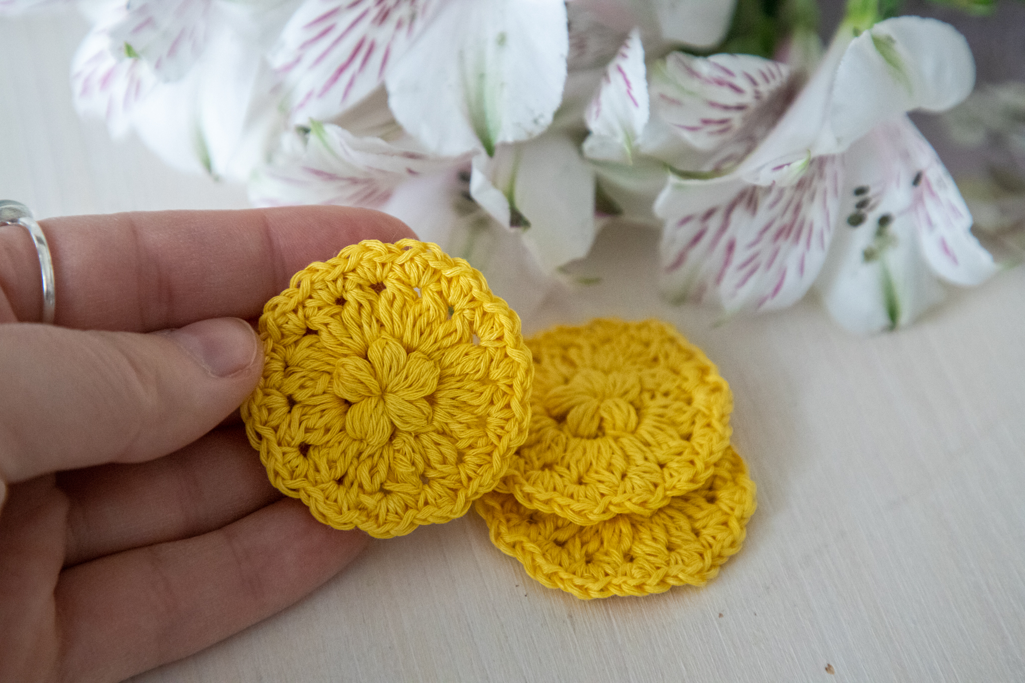 Dreamcatcher crochet face scrubby, 1.75 in - Image 4