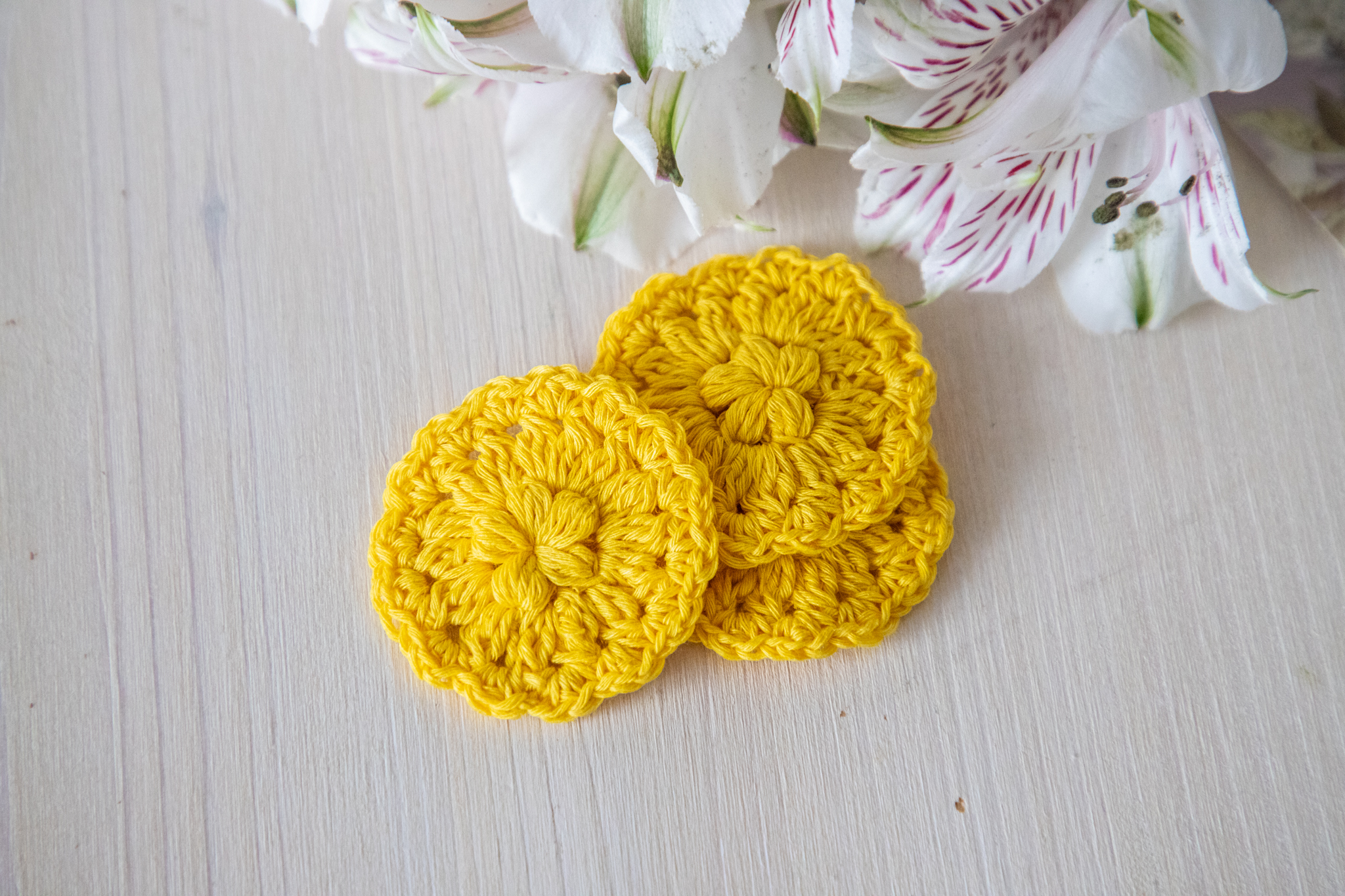 Dreamcatcher crochet face scrubby, 1.75 in - Image 5