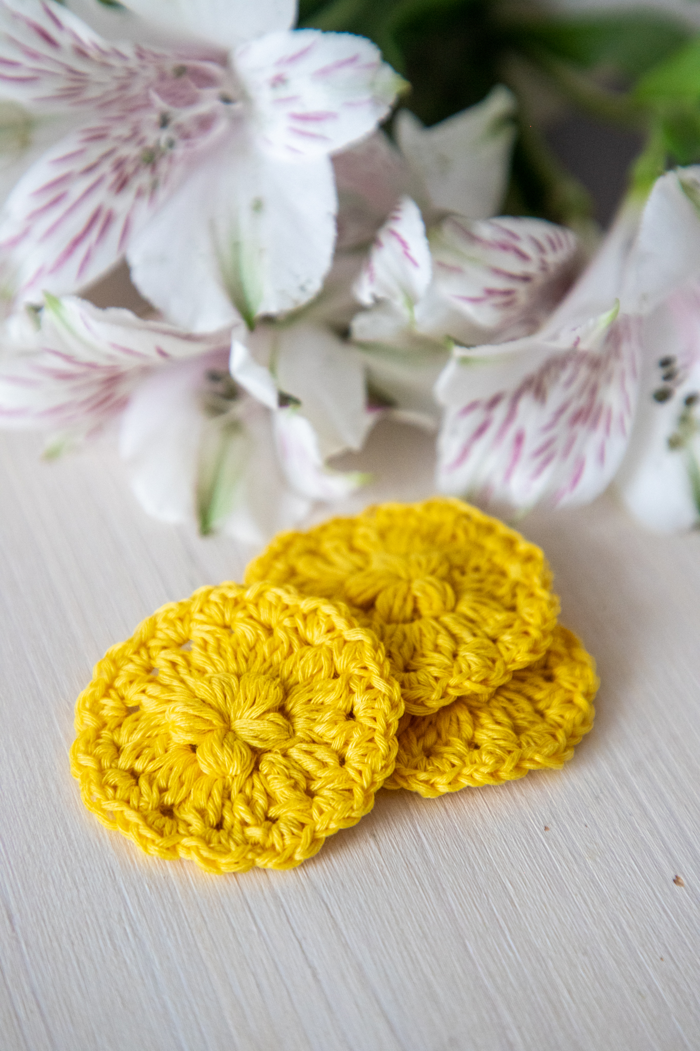 Dreamcatcher crochet face scrubby, 1.75 in - Image 6