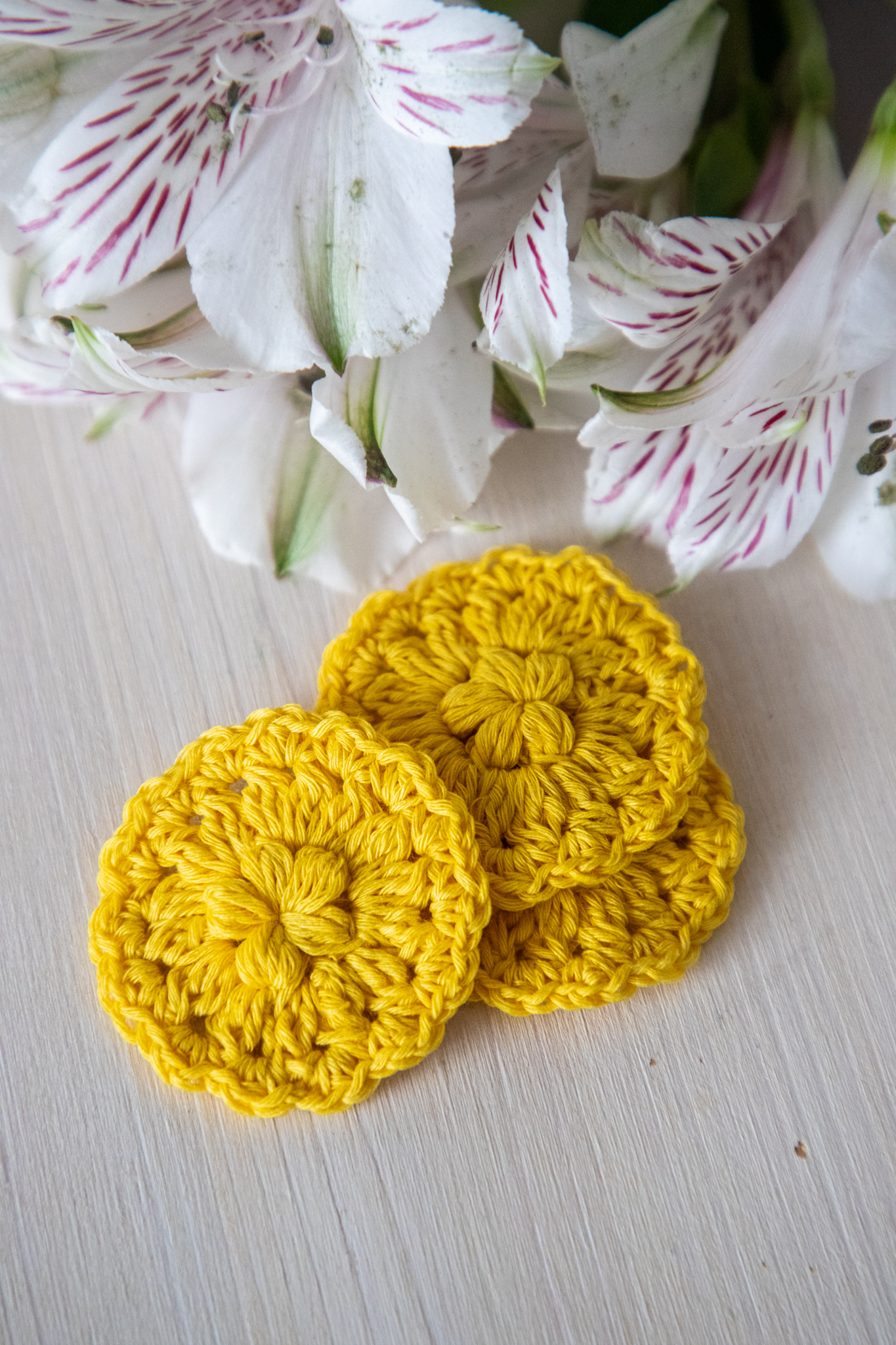 Dreamcatcher crochet face scrubby, 1.75 in - Image 7