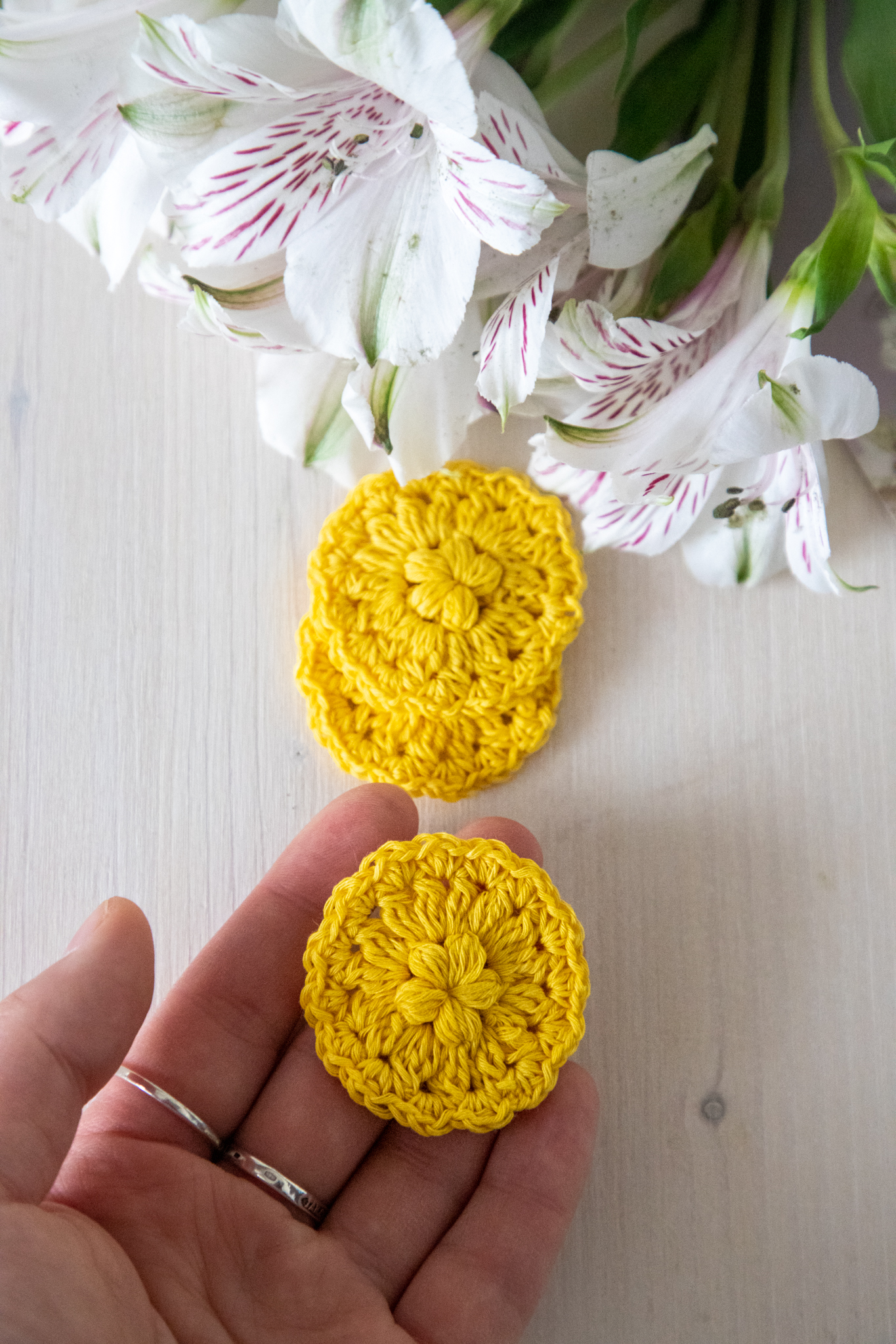 Dreamcatcher crochet face scrubby, 1.75 in - Image 8