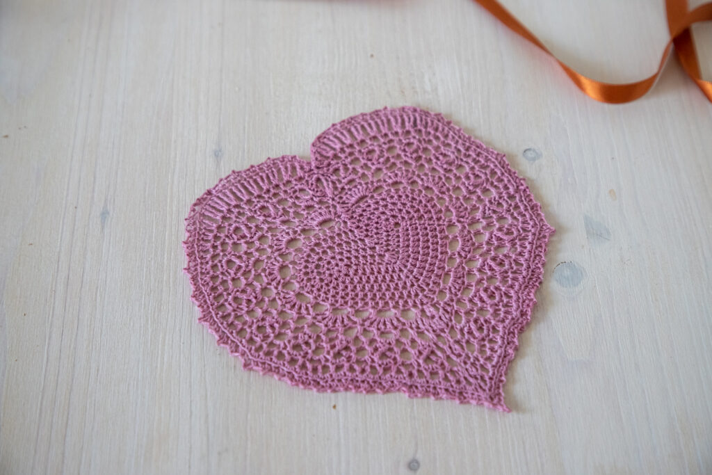 Light purple crochet heart doily Paola