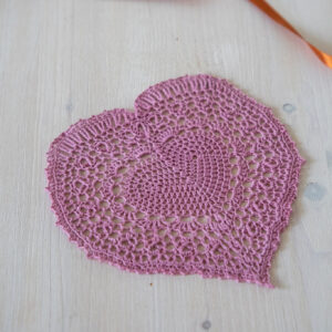 Light purple crochet heart doily Paola