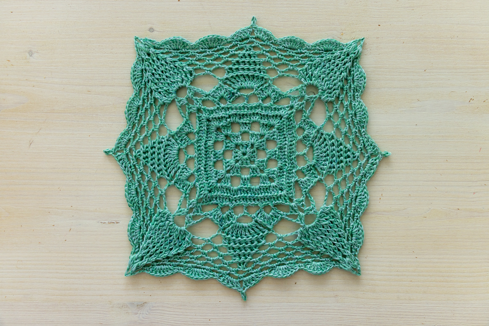 Free crochet pattern: Lesana doily