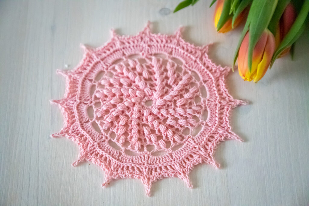 Pink crochet doily, 14 cm