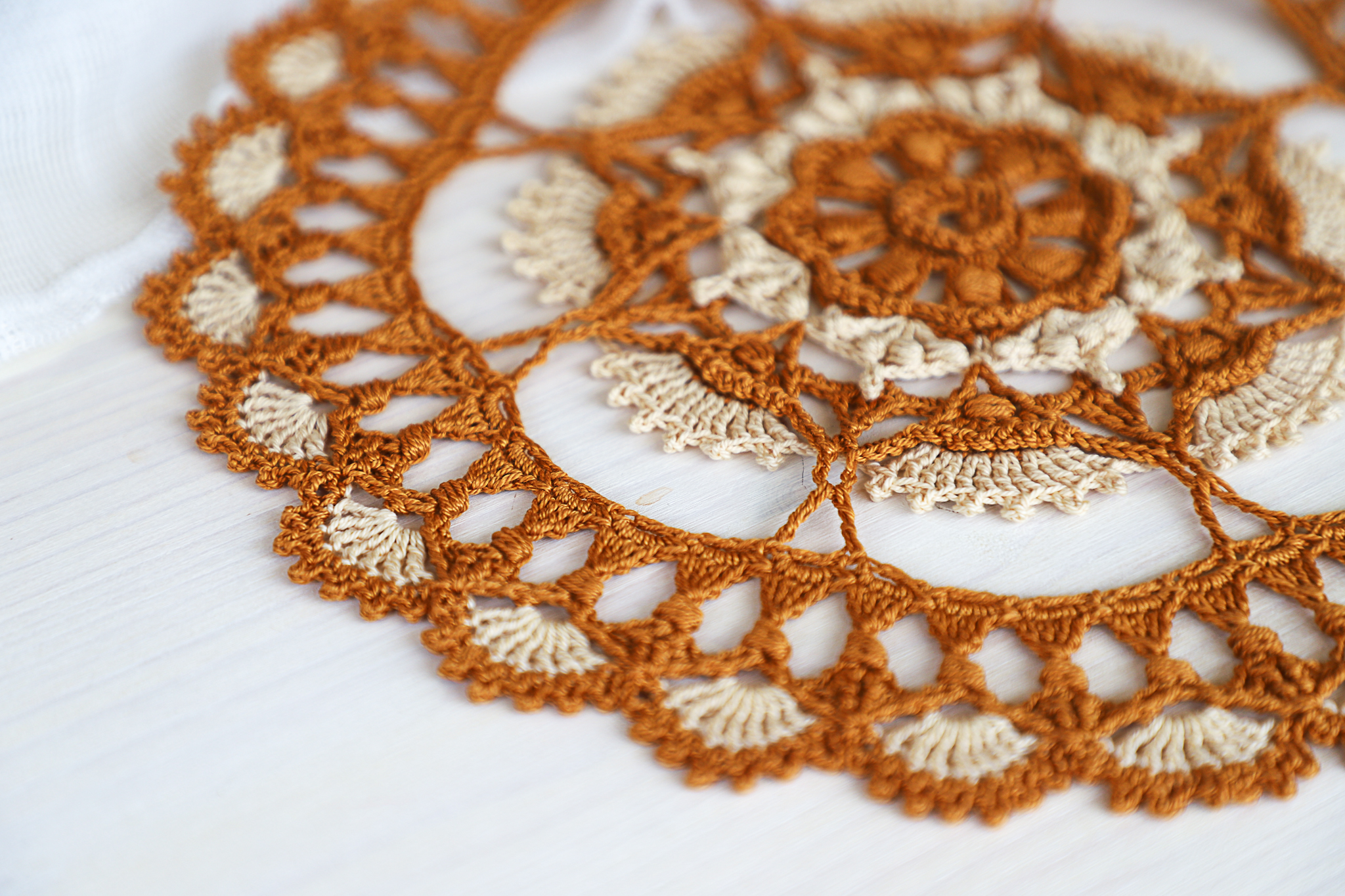 Two-colored texture crochet doily, 26 cm - Image 3