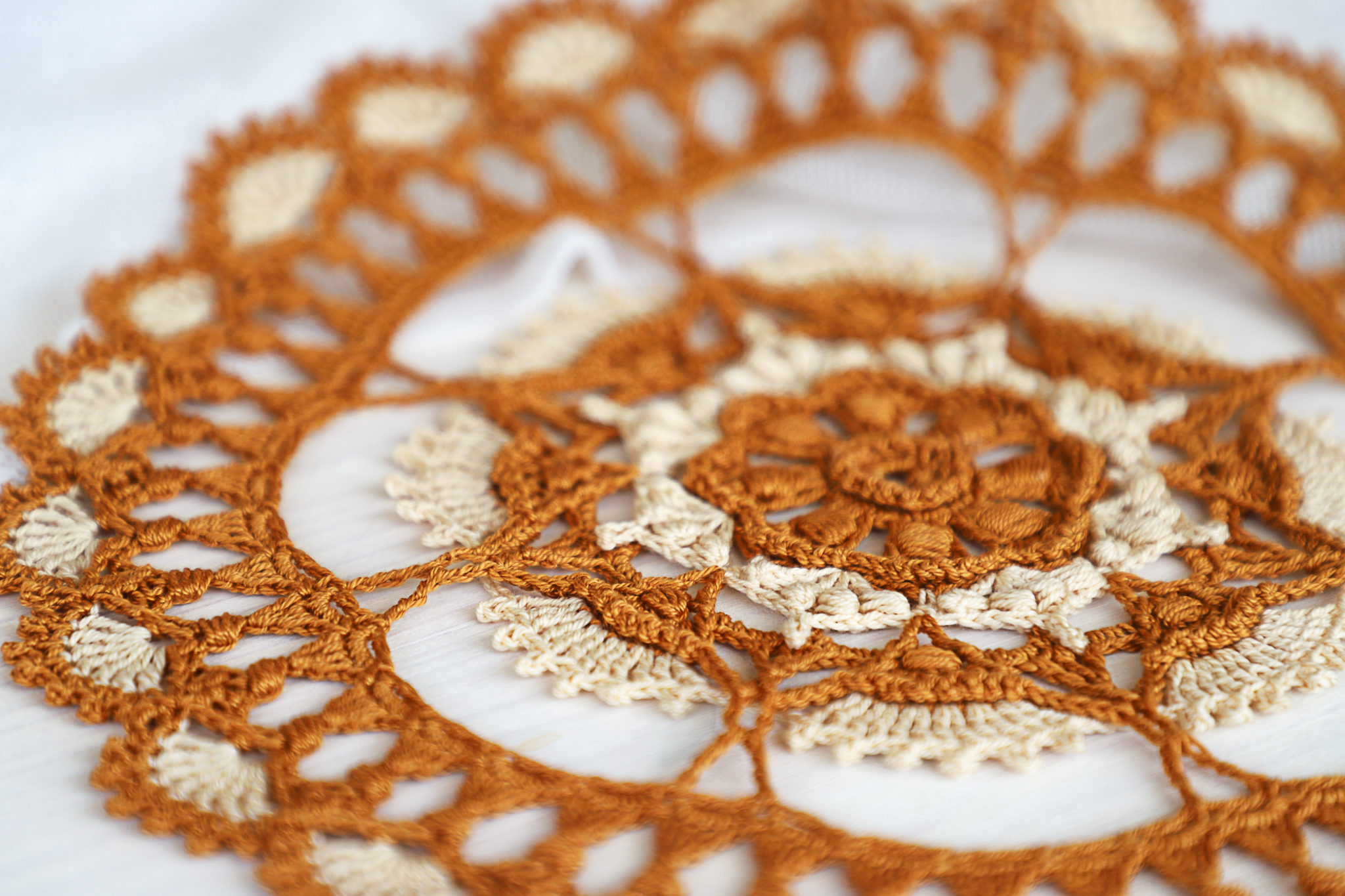 Two-colored texture crochet doily, 26 cm - Image 4