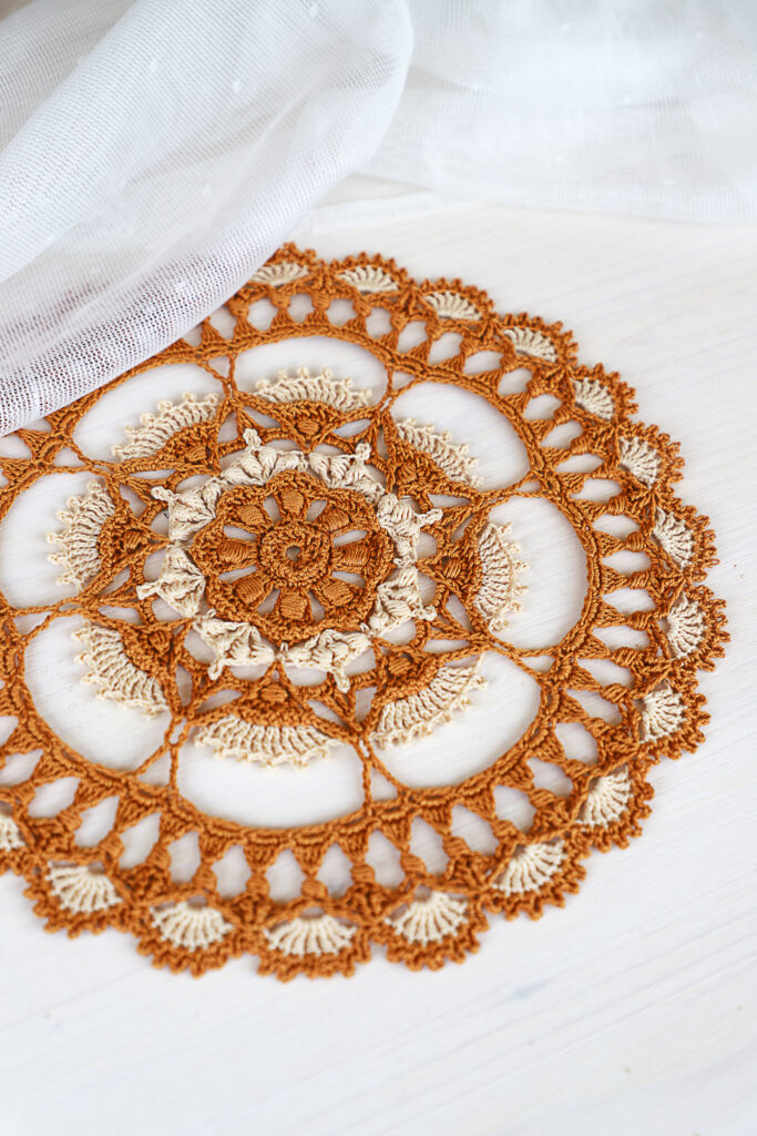 Two-colored texture crochet doily, 26 cm